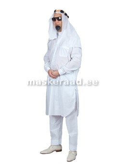 An Arab in a white tuunikas